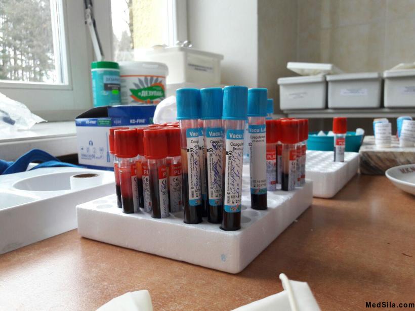 Пробирки с кровью